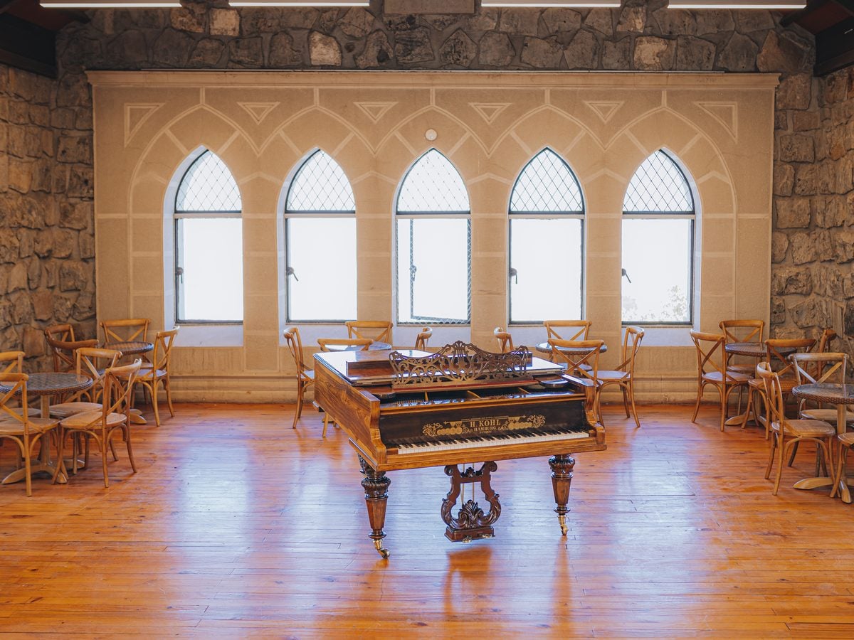 salon-piano-castillo
